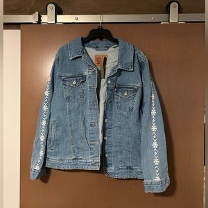 NWT Levi’s Embroidered Jean Jacket